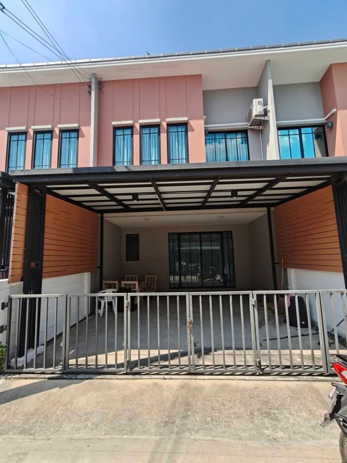 For RentTownhomeNonthaburi, Bang Yai, Bangbuathong : House for rent * back corner * Grande Pleno Bang Yai project, near MRT, Khlong Bang Phai Station and Central Westgate