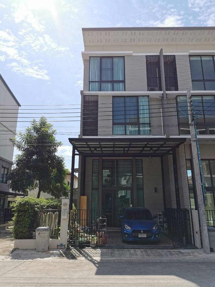 ขายทาวน์โฮมพัฒนาการ ศรีนครินทร์ : ขาย ทาวโฮม 3.5 ชั้น พาทิโอ พัฒนาการ 38 (N.1057)