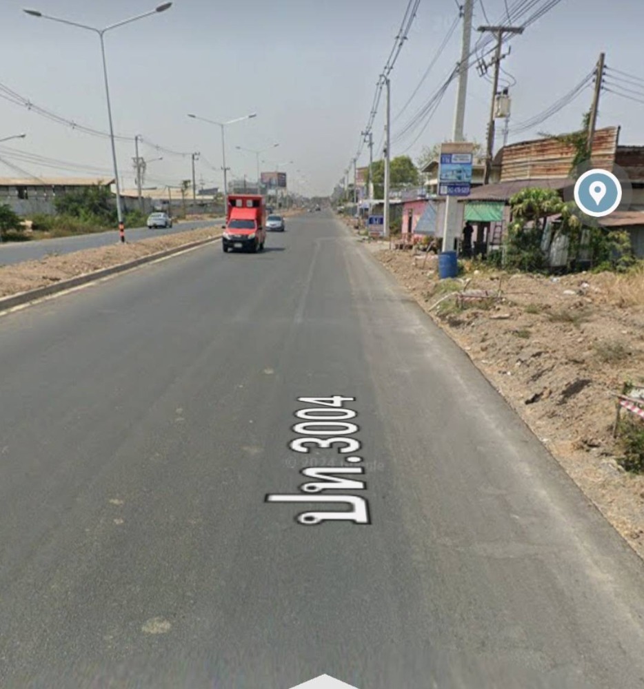 For SaleLandPathum Thani,Rangsit, Thammasat : Land for sale next to Khlong 7 Road, Lam Luk Ka, size over 5 rai, suitable for doing business, shops.