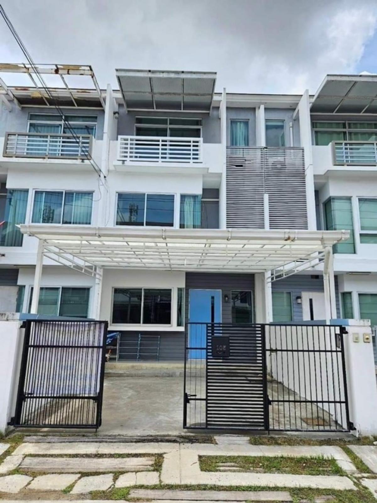 For RentTownhomePattanakan, Srinakarin : (Property code: TT1359) For rent📍3-story townhome, Ban Mai Rama IX Village - Srinakarin “