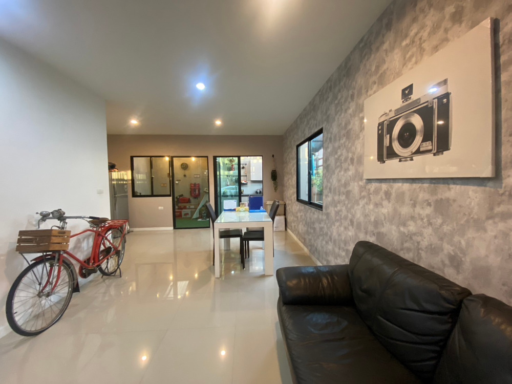 For SaleTownhomeLadkrabang, Suwannaphum Airport : Time Home Chaloem Phrakiat Rama 9 Soi 47, very new condition, beautifully decorated, ready to move in.