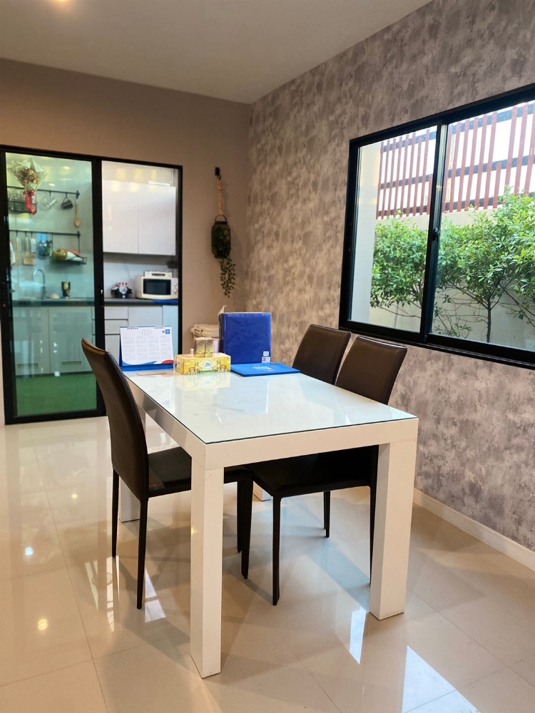 For SaleTownhomeLadkrabang, Suwannaphum Airport : Time Home Chaloem Phrakiat Rama 9 Soi 47, very new condition, beautifully decorated, ready to move in.
