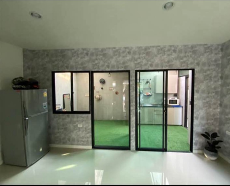 For SaleTownhomeLadkrabang, Suwannaphum Airport : Time Home Chaloem Phrakiat Rama 9 Soi 47, very new condition, beautifully decorated, ready to move in.