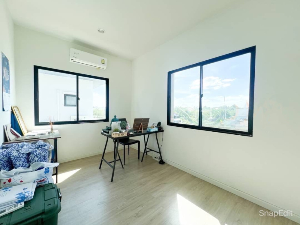 For SaleTownhomeLadkrabang, Suwannaphum Airport : Time Home Chaloem Phrakiat Rama 9 Soi 47, very new condition, beautifully decorated, ready to move in.