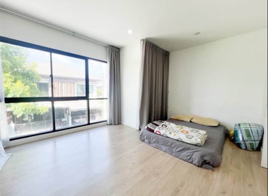 For SaleTownhomeLadkrabang, Suwannaphum Airport : Time Home Chaloem Phrakiat Rama 9 Soi 47, very new condition, beautifully decorated, ready to move in.