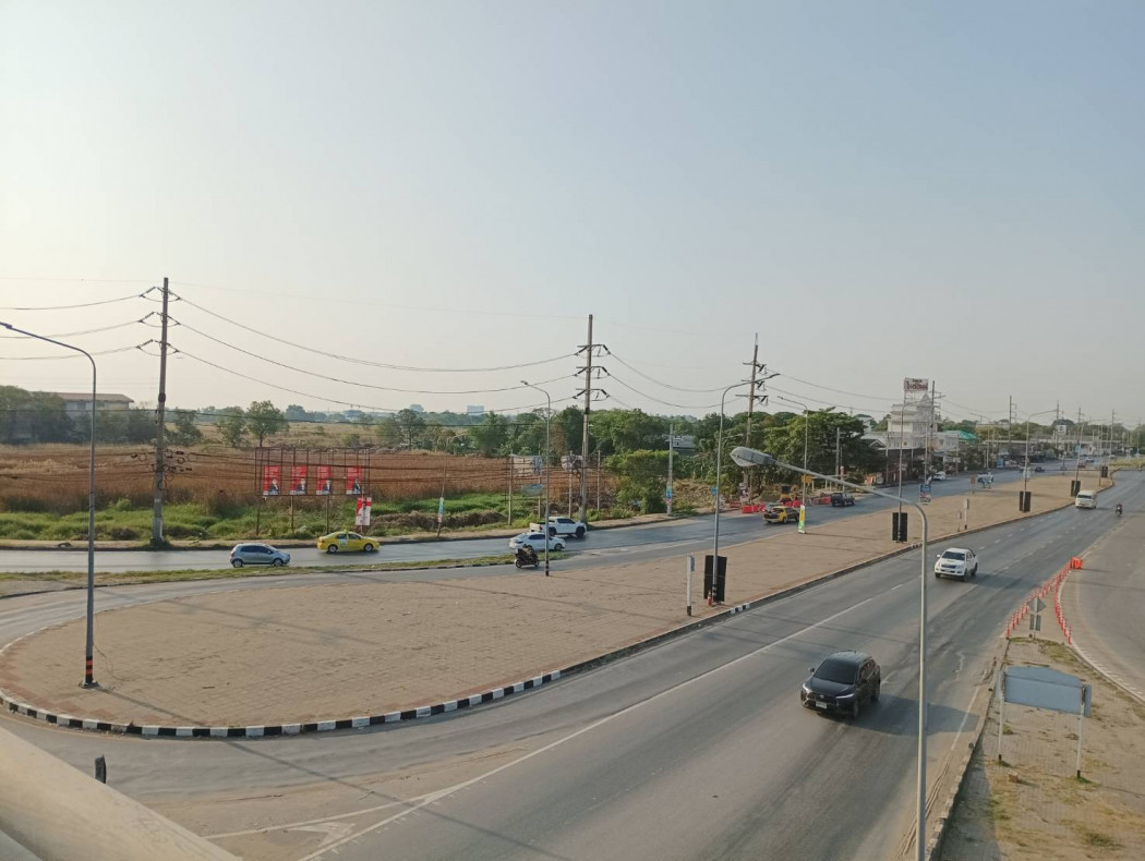 For SaleLandPathum Thani,Rangsit, Thammasat : Land for sale, Rangsit - Pathum Thani, Bang Phun intersection, size 45 rai 2 ngan 71 sq wa, next to roads on two sides.