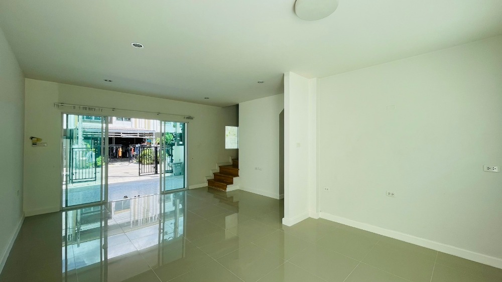 ให้เช่าทาวน์โฮมนวมินทร์ รามอินทรา : ให้เช่า ทาวน์โฮม 2 ชั้น หลังมุม พร้อมอยู่ โครงการเบล็ส วิลล์ รามอินทรา-พระยาสุเรนทร์ 25