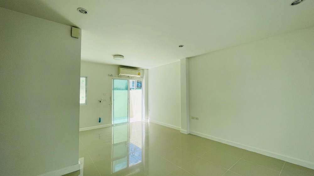 ให้เช่าทาวน์โฮมนวมินทร์ รามอินทรา : ให้เช่า ทาวน์โฮม 2 ชั้น หลังมุม พร้อมอยู่ โครงการเบล็ส วิลล์ รามอินทรา-พระยาสุเรนทร์ 25