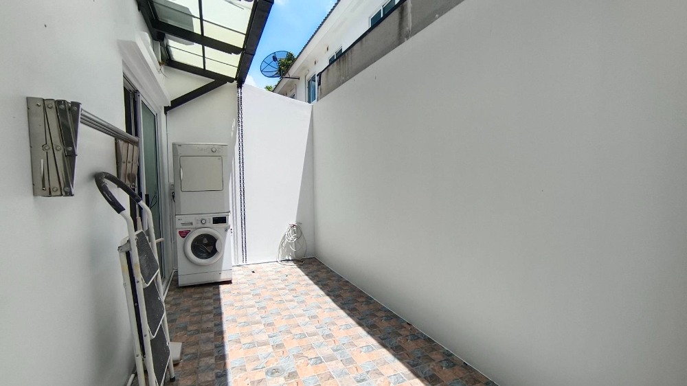 ขายทาวน์โฮมมีนบุรี-ร่มเกล้า : เดอะ คอนเนค รามอินทรา-มีนบุรี 2 ทาวน์โฮมติดถนนใหญ่ เดินทางสะดวก