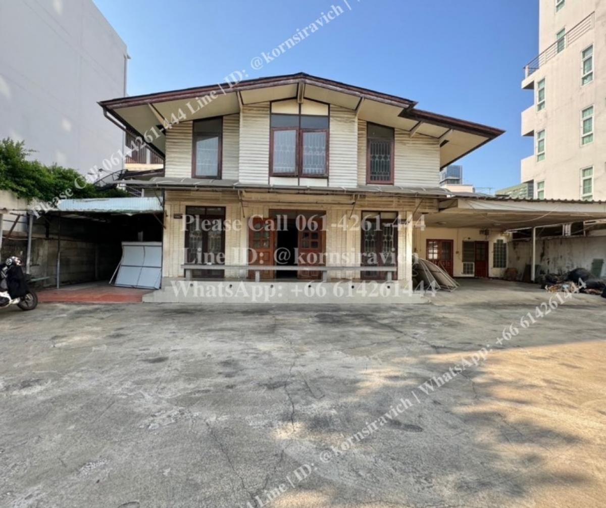 For RentHouseOnnut, Udomsuk : Rent a detached house, Soi Thonglor for doing business, parking 8-10 vehicles (For Rent Single House Soi Thonglor (Sukhumvit 55) for Business with 8-10 Parkings).