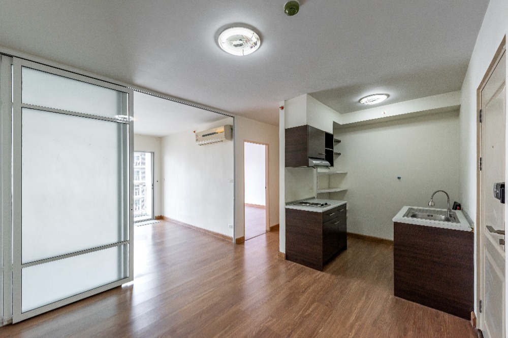 For SaleCondoOnnut, Udomsuk : Urgent sale, Condo S&S Sukhumvit Condominium, near BTS, 18th floor, pool view (SM635)