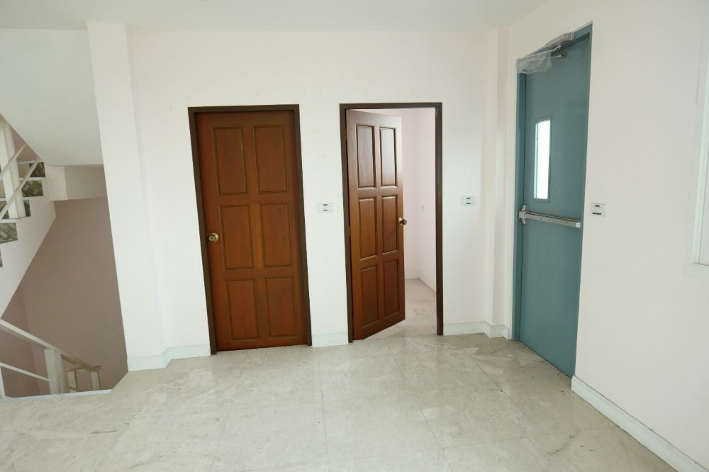 For SaleHome OfficeNawamin, Ramindra : Home office for sale, The New York City, Watcharapol - Orn-Ngern, near Kanchanaphisek Road