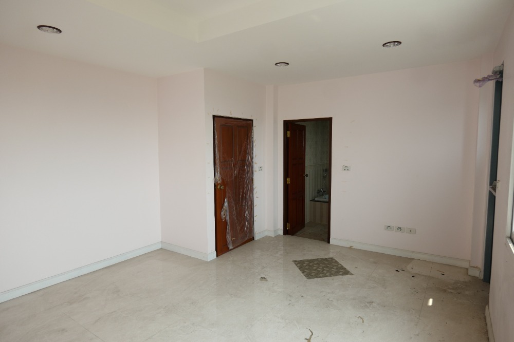 For SaleHome OfficeNawamin, Ramindra : Home office for sale, The New York City, Watcharapol - Orn-Ngern, near Kanchanaphisek Road