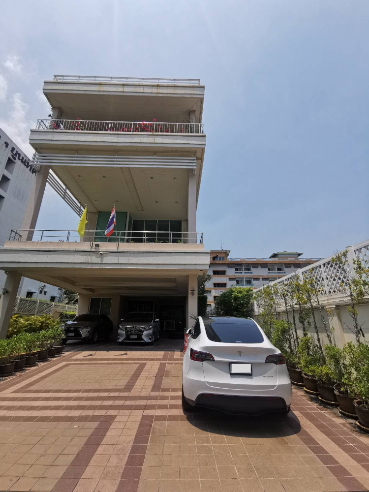 ขายบ้านสุขุมวิท อโศก ทองหล่อ : House for sell Ekamai 12/ Pride 37: 330sqwah 160,000,000 Am: 0656199198