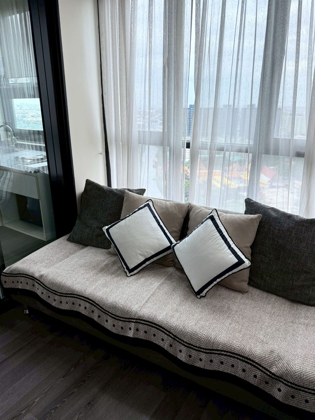 For RentCondoOnnut, Udomsuk : For rent, The Base Park West, Sukhumvit 77, corner room, 30.7 sq m, 25th floor, very beautiful view, near BTS On Nut.