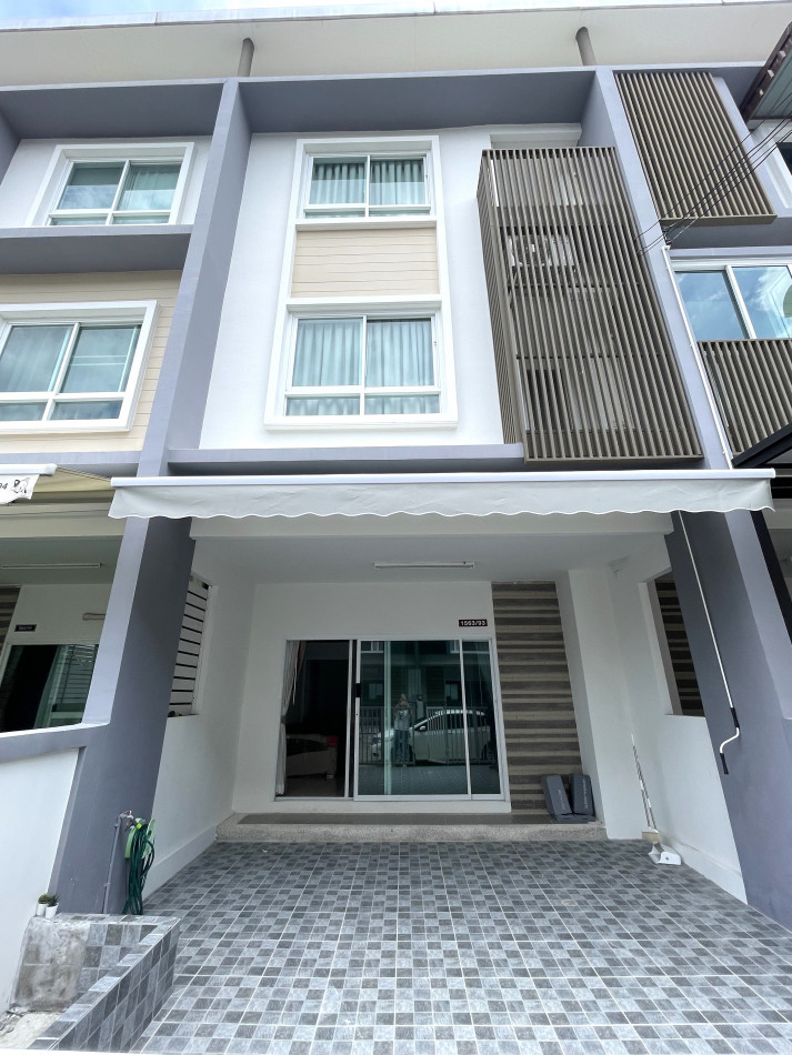 For SaleTownhomeBangna, Bearing, Lasalle : Townhome for sale, The Rich Biz Home, Sukhumvit 105, 176 sq m, 20 sq w, 3 bedrooms, 3 bathrooms, near the Yellow Line. Sri Lasalle Station