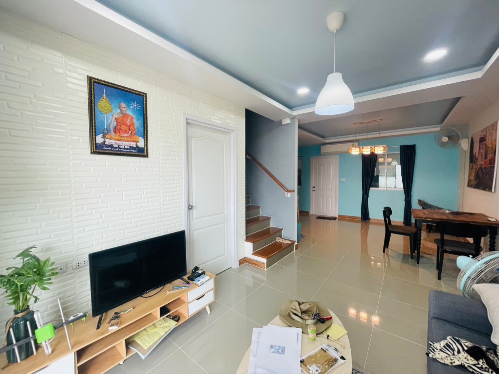 ขายบ้านปทุมธานี รังสิต ธรรมศาสตร์ : ขายทาวเฮาส์2ชั้น 34.3ตรว. 4 ห้องนอน2ห้องน้ำ ห้องริม หมู่บ้านลลิลทาวน์ แลนซิโอ คริป รังสิต คลอง2 อายุบ้าน2ปี