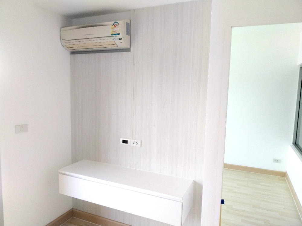 For SaleCondoKasetsart, Ratchayothin : *****Best Deal     A-list  One bedroom unit of 35 sqm. facing city views on high floor for sales @2.74 MB