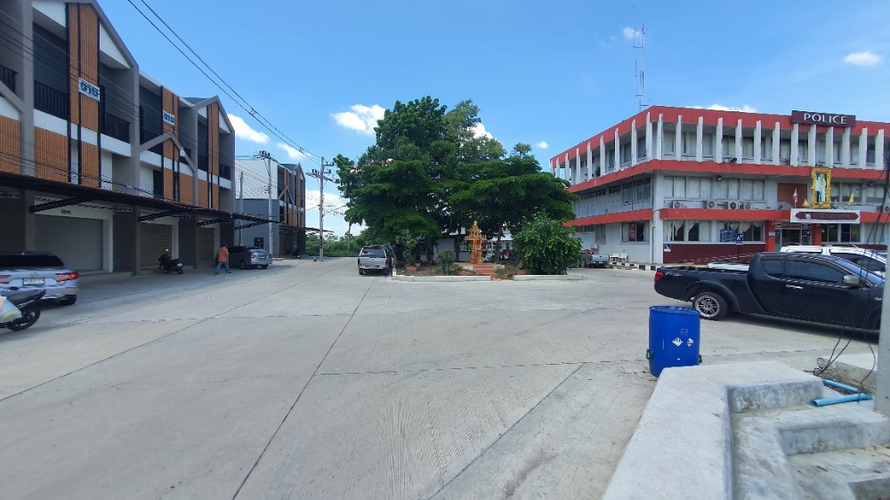 ขายอาคารพาณิชย์นครปฐม : อาคารพาณิชย์ 3 ชั้น, 25.6 ตารางวา, ใกล้ศูนย์ราชการ บางเลน นครปฐม สไตล์โมเดิร์น ตึกใหม่ มือหนึ่ง พร้อมเข้าอยู่, แถมประตูรีโมทไฟฟ้า และ กันสาดอย่างดี