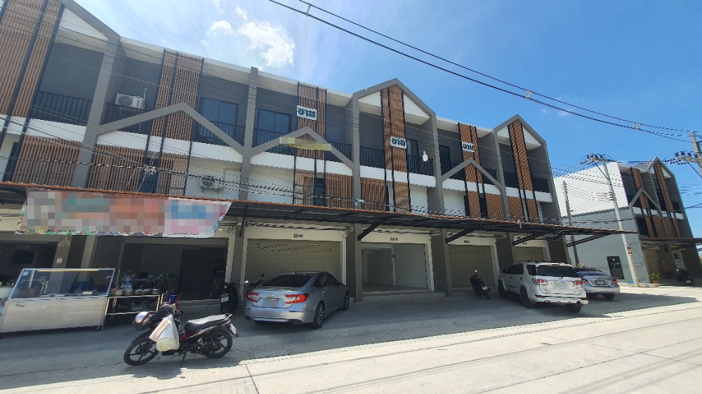 ขายอาคารพาณิชย์นครปฐม : อาคารพาณิชย์ 3 ชั้น, 25.6 ตารางวา, ใกล้ศูนย์ราชการ บางเลน นครปฐม สไตล์โมเดิร์น ตึกใหม่ มือหนึ่ง พร้อมเข้าอยู่, แถมประตูรีโมทไฟฟ้า และ กันสาดอย่างดี