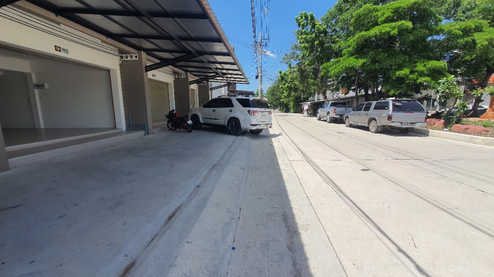 ขายอาคารพาณิชย์นครปฐม : อาคารพาณิชย์ 3 ชั้น, 25.6 ตารางวา, ใกล้ศูนย์ราชการ บางเลน นครปฐม สไตล์โมเดิร์น ตึกใหม่ มือหนึ่ง พร้อมเข้าอยู่, แถมประตูรีโมทไฟฟ้า และ กันสาดอย่างดี