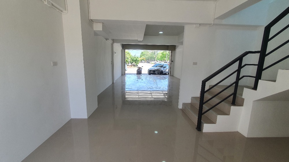 ขายอาคารพาณิชย์นครปฐม : อาคารพาณิชย์ 3 ชั้น, 25.6 ตารางวา, ใกล้ศูนย์ราชการ บางเลน นครปฐม สไตล์โมเดิร์น ตึกใหม่ มือหนึ่ง พร้อมเข้าอยู่, แถมประตูรีโมทไฟฟ้า และ กันสาดอย่างดี