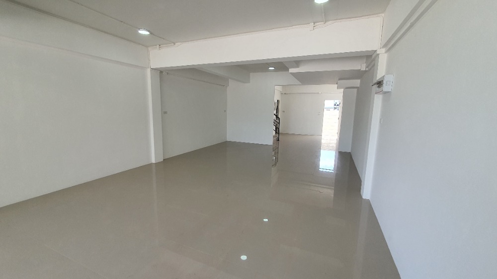 ขายอาคารพาณิชย์นครปฐม : อาคารพาณิชย์ 3 ชั้น, 25.6 ตารางวา, ใกล้ศูนย์ราชการ บางเลน นครปฐม สไตล์โมเดิร์น ตึกใหม่ มือหนึ่ง พร้อมเข้าอยู่, แถมประตูรีโมทไฟฟ้า และ กันสาดอย่างดี