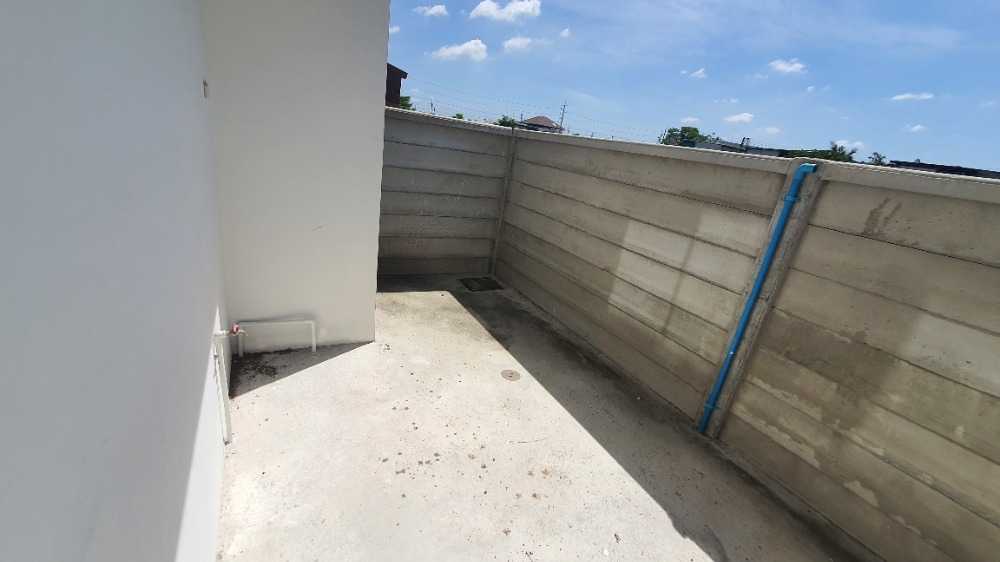 ขายอาคารพาณิชย์นครปฐม : อาคารพาณิชย์ 3 ชั้น, 25.6 ตารางวา, ใกล้ศูนย์ราชการ บางเลน นครปฐม สไตล์โมเดิร์น ตึกใหม่ มือหนึ่ง พร้อมเข้าอยู่, แถมประตูรีโมทไฟฟ้า และ กันสาดอย่างดี