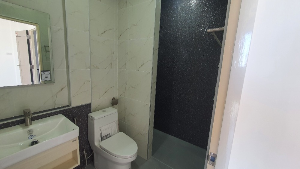 ขายอาคารพาณิชย์นครปฐม : อาคารพาณิชย์ 3 ชั้น, 25.6 ตารางวา, ใกล้ศูนย์ราชการ บางเลน นครปฐม สไตล์โมเดิร์น ตึกใหม่ มือหนึ่ง พร้อมเข้าอยู่, แถมประตูรีโมทไฟฟ้า และ กันสาดอย่างดี