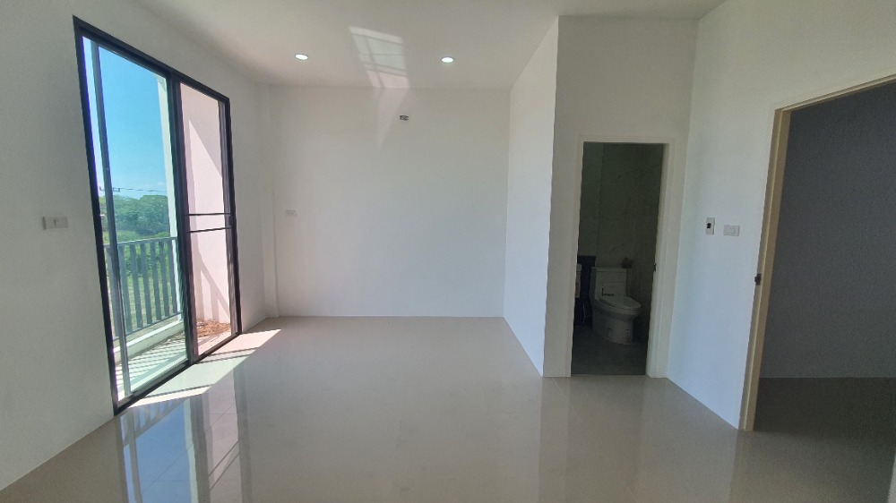 ขายอาคารพาณิชย์นครปฐม : อาคารพาณิชย์ 3 ชั้น, 25.6 ตารางวา, ใกล้ศูนย์ราชการ บางเลน นครปฐม สไตล์โมเดิร์น ตึกใหม่ มือหนึ่ง พร้อมเข้าอยู่, แถมประตูรีโมทไฟฟ้า และ กันสาดอย่างดี