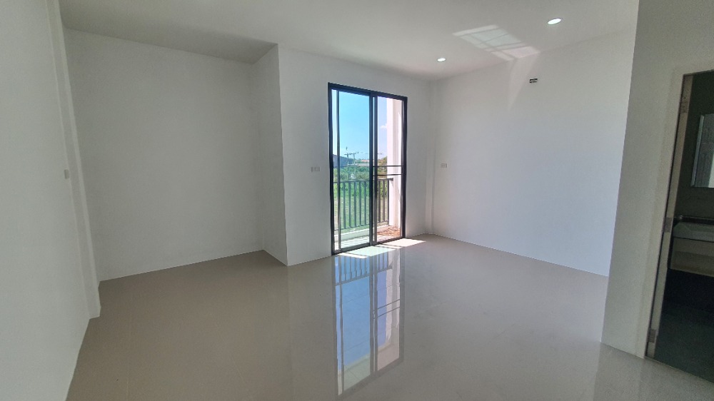 ขายอาคารพาณิชย์นครปฐม : อาคารพาณิชย์ 3 ชั้น, 25.6 ตารางวา, ใกล้ศูนย์ราชการ บางเลน นครปฐม สไตล์โมเดิร์น ตึกใหม่ มือหนึ่ง พร้อมเข้าอยู่, แถมประตูรีโมทไฟฟ้า และ กันสาดอย่างดี