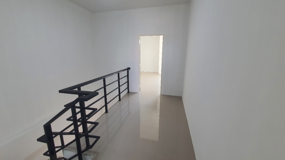 ขายอาคารพาณิชย์นครปฐม : อาคารพาณิชย์ 3 ชั้น, 25.6 ตารางวา, ใกล้ศูนย์ราชการ บางเลน นครปฐม สไตล์โมเดิร์น ตึกใหม่ มือหนึ่ง พร้อมเข้าอยู่, แถมประตูรีโมทไฟฟ้า และ กันสาดอย่างดี