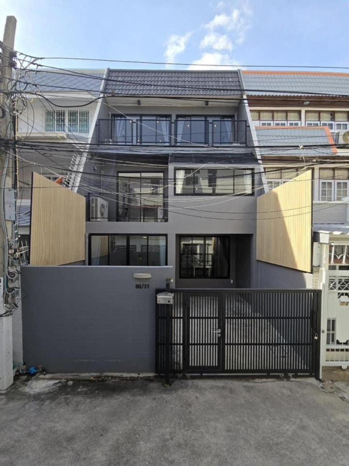 ขายทาวน์โฮมสุขุมวิท อโศก ทองหล่อ : Sale Townhome Loft Style Soi Ekamai 22 - Pridi Bhanomyong 43