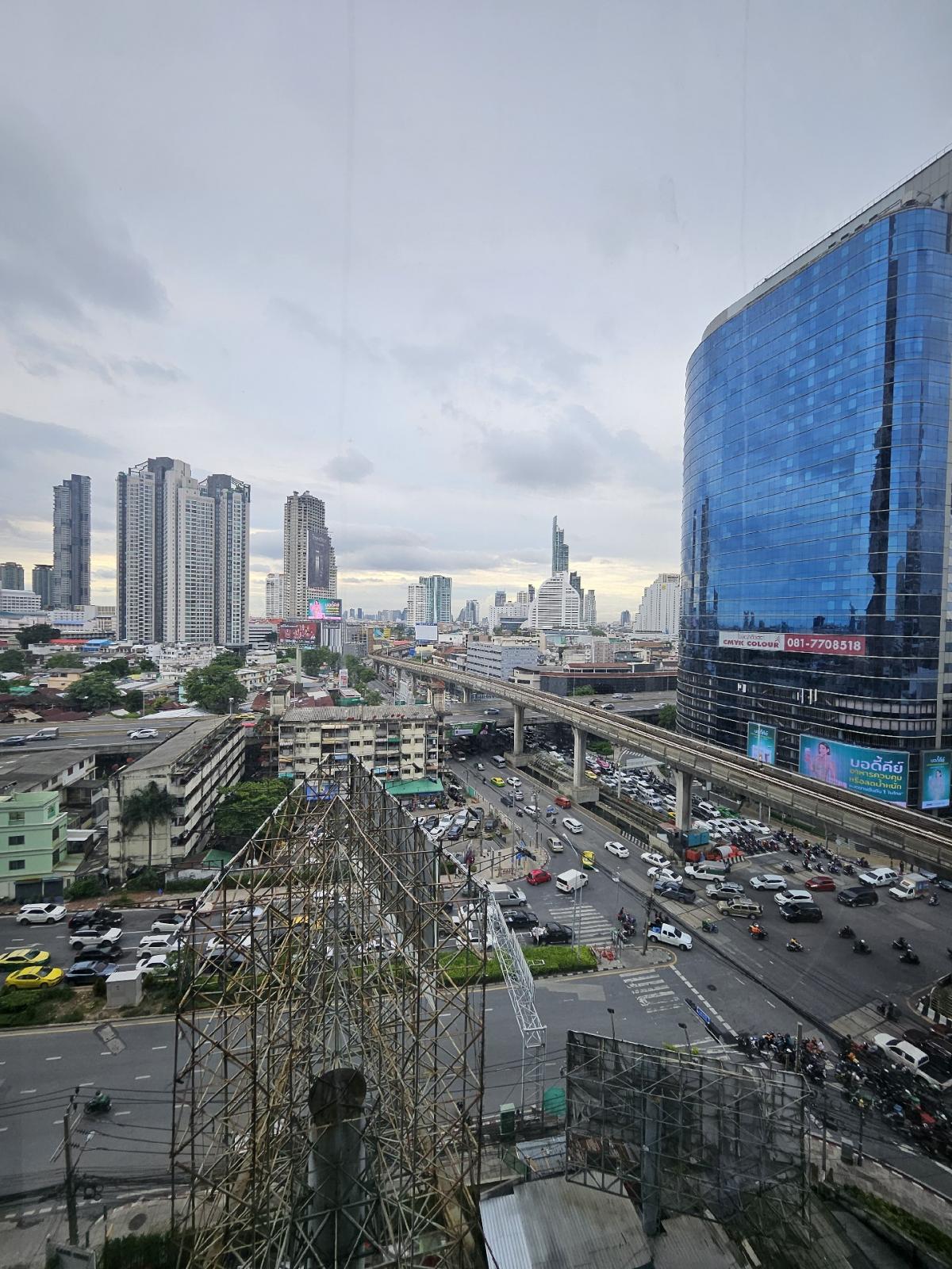 For SaleCondoSathorn, Narathiwat : Luxury condo for sale, next to Surasak BTS, large room, 67 sq m, city view, best price in the project!!!