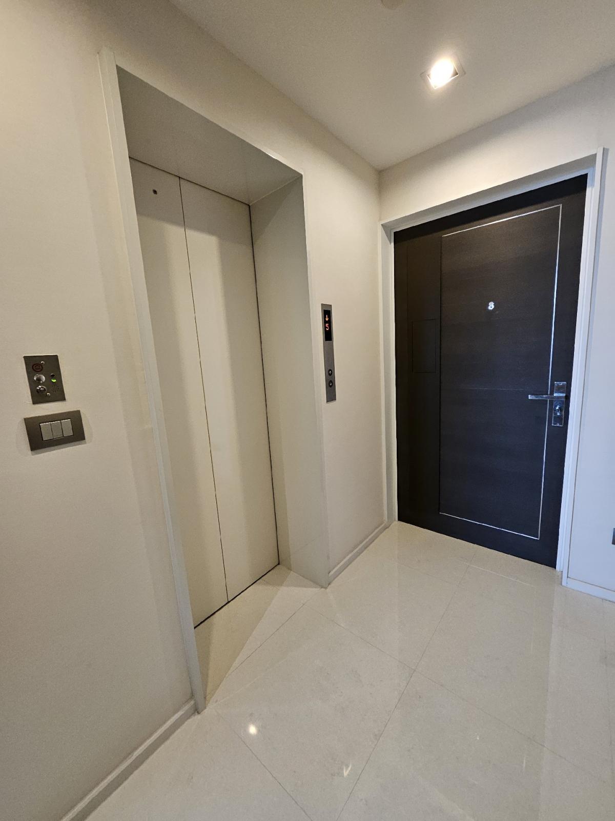 For SaleCondoSathorn, Narathiwat : Luxury condo for sale, next to Surasak BTS, large room, 67 sq m, city view, best price in the project!!!