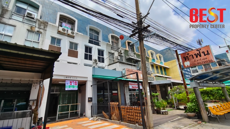 For SaleShop HouseChokchai 4, Ladprao 71, Ladprao 48, : Shophouse for sale, next to Nakniwat Road 38, corner room, special price.