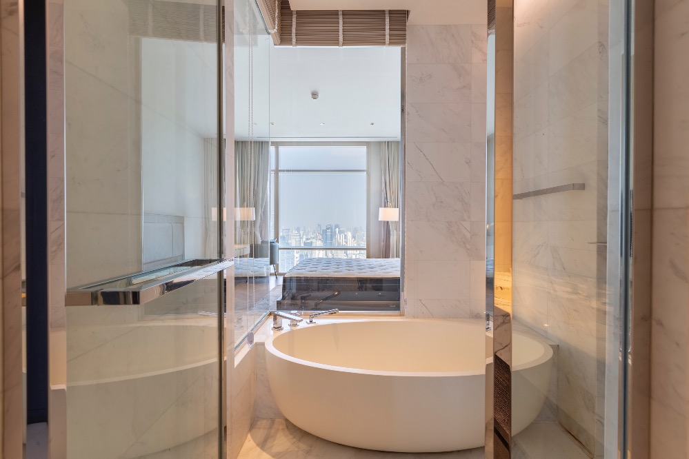 ให้เช่าคอนโดสาทร นราธิวาส : 🔑 พร้อมรับกุญแจ – เข้าอยู่ได้เลยวันนี้! 2 ห้องนอน ที่ Four Seasons Private Residences | ชั้น 57 | 133.08 ตร.ม. | 270,000 บาท/เดือน