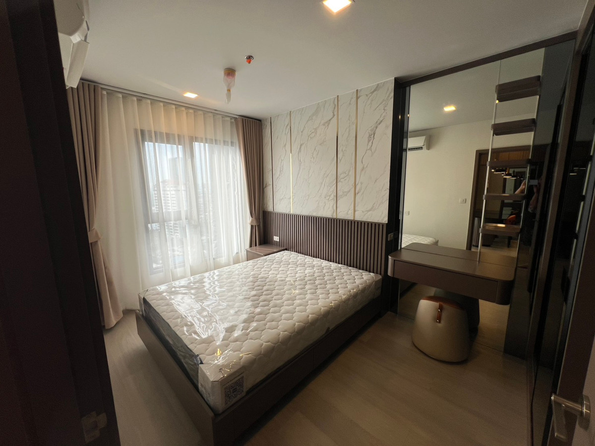 For RentCondoLadprao, Central Ladprao : (for rent) Life Phahon-Ladprao, new condo near BTS Ladprao Intersection.