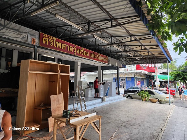 For SaleShop HouseKaset Nawamin,Ladplakao : Commercial building for sale, 4 floors, 3 units, area size 57 sq m., next to Nawamin Road 40, at the mouth of the alley, behind the corner, near The Mall Bangkapi and Inthrarak BTS Station, district. Bueng Kum, Bangkok Province