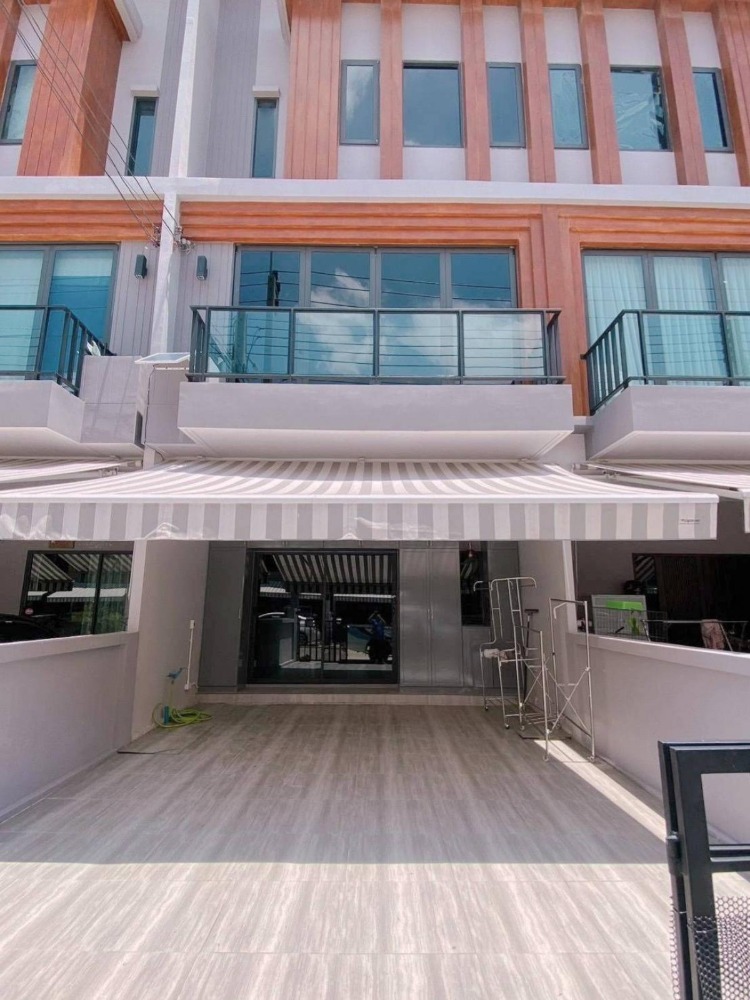 For RentTownhomePattanakan, Srinakarin : 3-story townhome for rent, Eigen Pattanakarn ไอเจ้นท์ พัฒนาการ