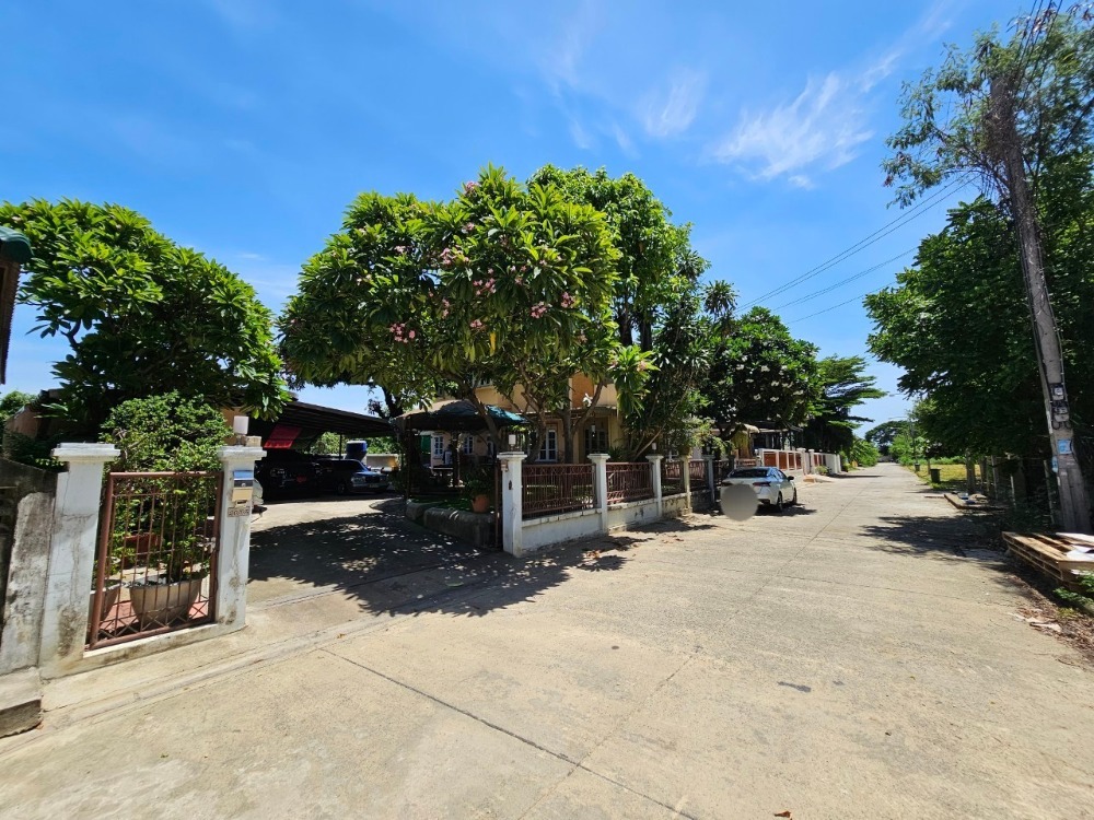 ขายบ้านเอกชัย บางบอน : ขาย บ้านเดี่ยว 2 หลัง 108.7 ตารางวา 5 ห้องนอน 3 ห้องน้ำ 5 ที่จอดรถ ถนนบางบอน 5 ซอย 7 ในหมู่บ้านภราดร แขวงบางบอนเหนือ เขตบางบอน กรุงเทพมหานคร