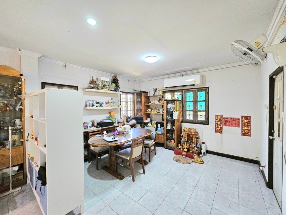 ขายบ้านเอกชัย บางบอน : ขาย บ้านเดี่ยว 2 หลัง 108.7 ตารางวา 5 ห้องนอน 3 ห้องน้ำ 5 ที่จอดรถ ถนนบางบอน 5 ซอย 7 ในหมู่บ้านภราดร แขวงบางบอนเหนือ เขตบางบอน กรุงเทพมหานคร