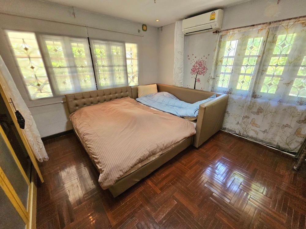 ขายบ้านเอกชัย บางบอน : ขาย บ้านเดี่ยว 2 หลัง 108.7 ตารางวา 5 ห้องนอน 3 ห้องน้ำ 5 ที่จอดรถ ถนนบางบอน 5 ซอย 7 ในหมู่บ้านภราดร แขวงบางบอนเหนือ เขตบางบอน กรุงเทพมหานคร