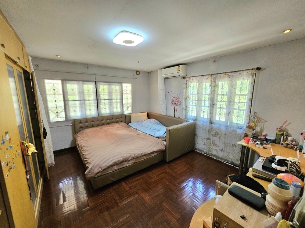 ขายบ้านเอกชัย บางบอน : ขาย บ้านเดี่ยว 2 หลัง 108.7 ตารางวา 5 ห้องนอน 3 ห้องน้ำ 5 ที่จอดรถ ถนนบางบอน 5 ซอย 7 ในหมู่บ้านภราดร แขวงบางบอนเหนือ เขตบางบอน กรุงเทพมหานคร