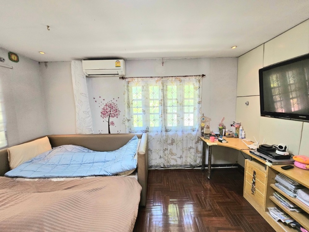 ขายบ้านเอกชัย บางบอน : ขาย บ้านเดี่ยว 2 หลัง 108.7 ตารางวา 5 ห้องนอน 3 ห้องน้ำ 5 ที่จอดรถ ถนนบางบอน 5 ซอย 7 ในหมู่บ้านภราดร แขวงบางบอนเหนือ เขตบางบอน กรุงเทพมหานคร