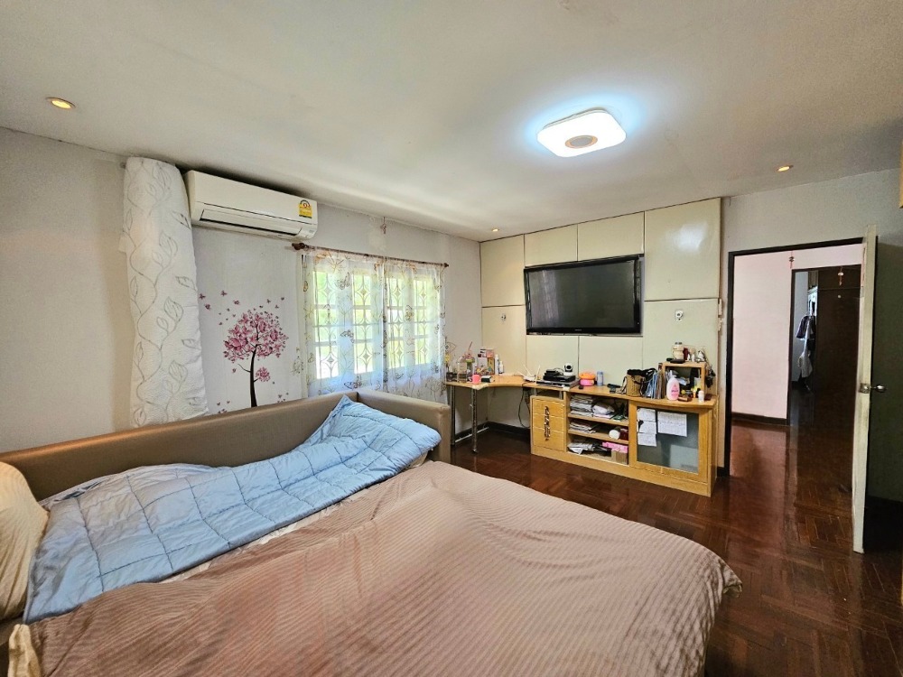 ขายบ้านเอกชัย บางบอน : ขาย บ้านเดี่ยว 2 หลัง 108.7 ตารางวา 5 ห้องนอน 3 ห้องน้ำ 5 ที่จอดรถ ถนนบางบอน 5 ซอย 7 ในหมู่บ้านภราดร แขวงบางบอนเหนือ เขตบางบอน กรุงเทพมหานคร