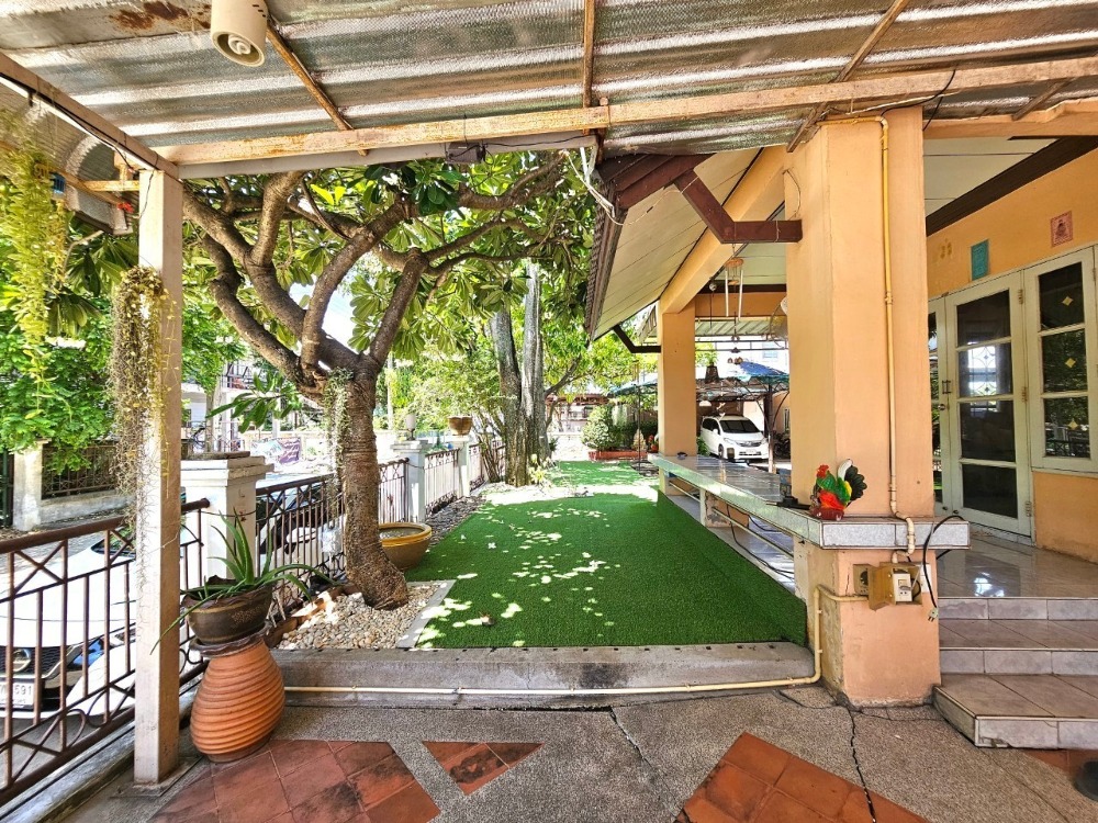 ขายบ้านเอกชัย บางบอน : ขาย บ้านเดี่ยว 2 หลัง 108.7 ตารางวา 5 ห้องนอน 3 ห้องน้ำ 5 ที่จอดรถ ถนนบางบอน 5 ซอย 7 ในหมู่บ้านภราดร แขวงบางบอนเหนือ เขตบางบอน กรุงเทพมหานคร