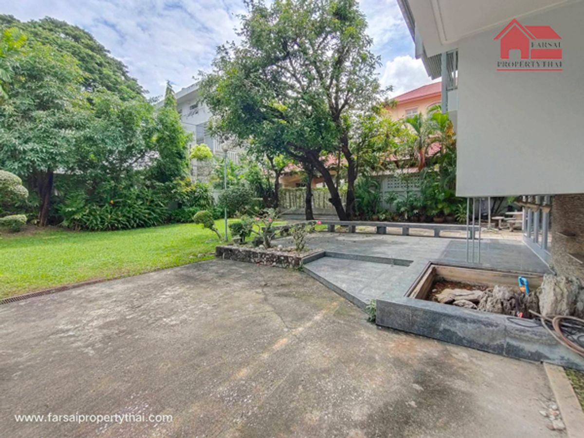 For RentHome OfficeOnnut, Udomsuk : For rent, beautiful home office, Modern House style (Home Office) for RENT (4 floors), for rent, Soi Sukhumvit 62, size 200 square wah, usable area approximately 700 square meters, has a large private lawn, 6 bedrooms, 7 bathrooms, Sukhumvit 62 Road