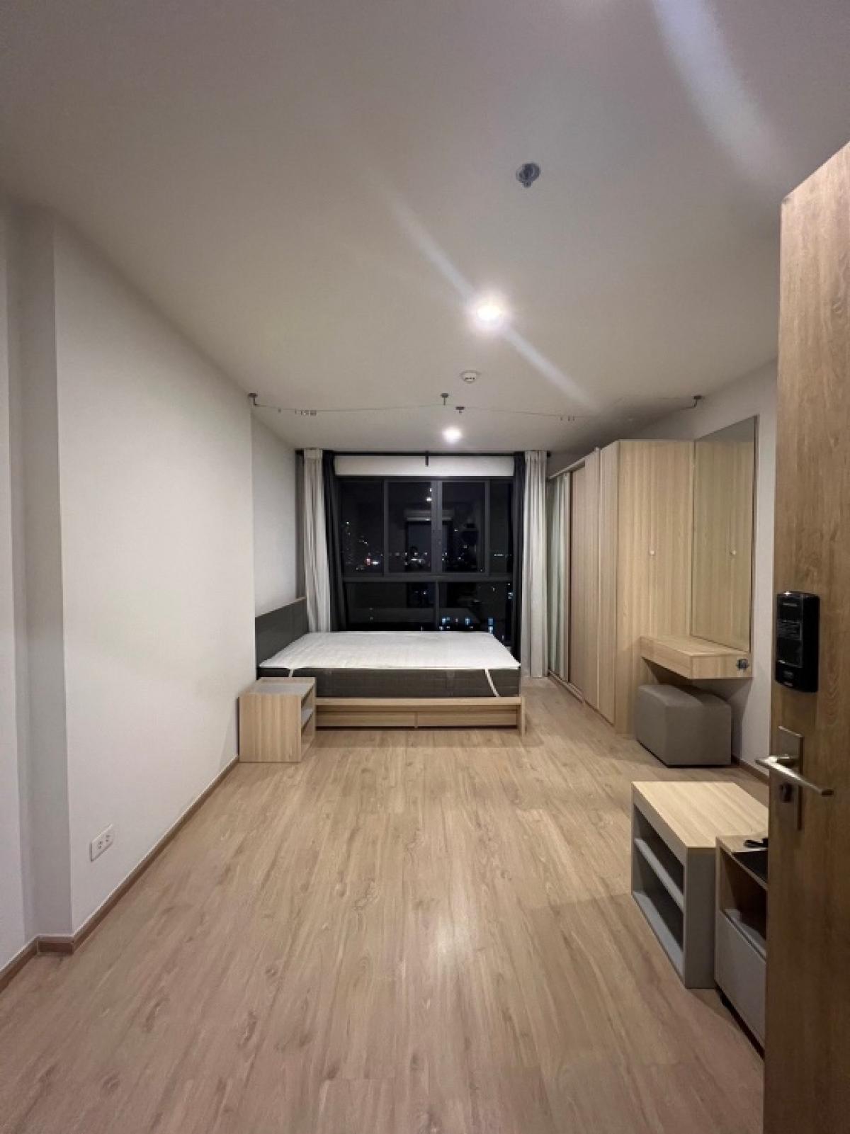 For RentCondoBangna, Bearing, Lasalle : For rent, Ideo O2, pool view room.