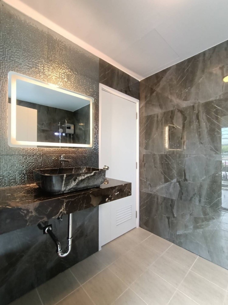 For SaleTownhomePattanakan, Srinakarin : 2-story townhouse for sale, Willette Light Pattanakarn 38, corner unit, fully furnished, ready to move in (N.1026)